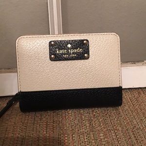 Kate Spade Wallet in perfect condition